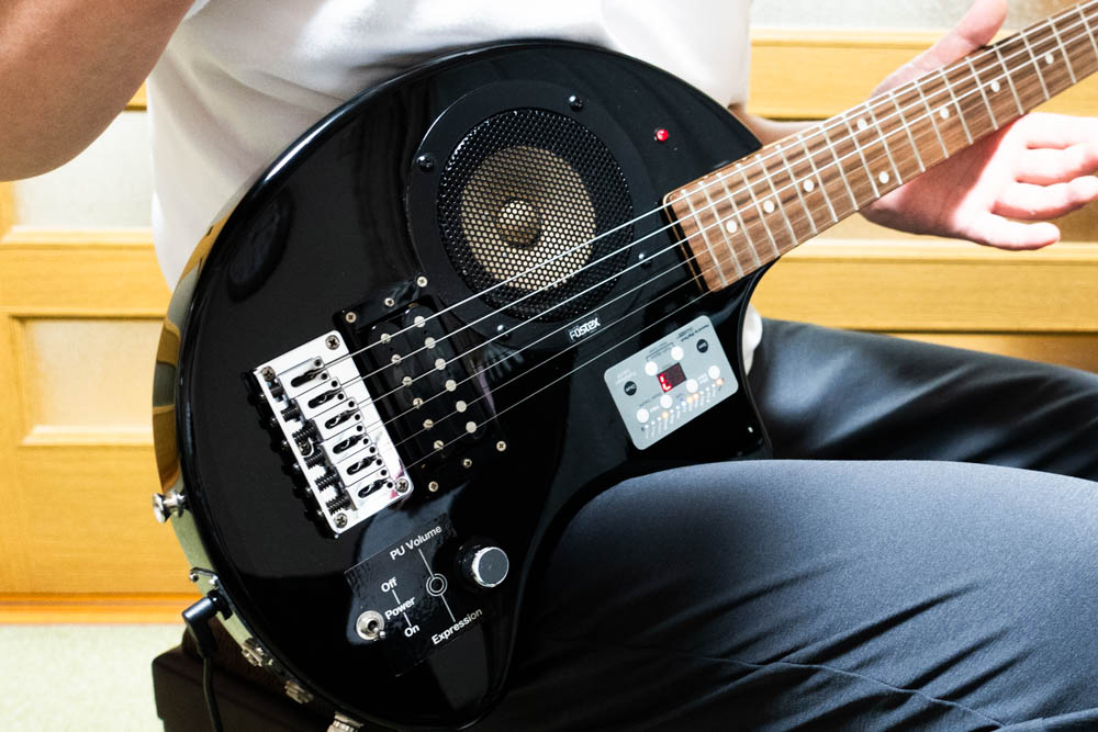 zo-3 degi-zo hyper black色はメタリックの艶消し黒 - ギター